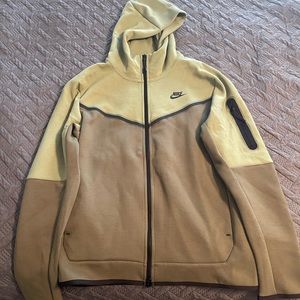 BRAND NEW Nike Tech Fleece Jacket size Medium
